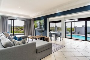 Living area - Grace of Blaauwberg One (Cape Town)