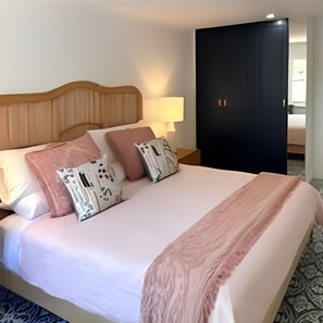 1 bedroom, desk, iron/ironing board, WiFi