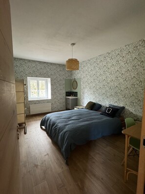 3 bedrooms, iron/ironing board, travel crib, free WiFi
