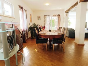 Dining - Très Grande Appartement à la Frontière Suisse (Leymen)
