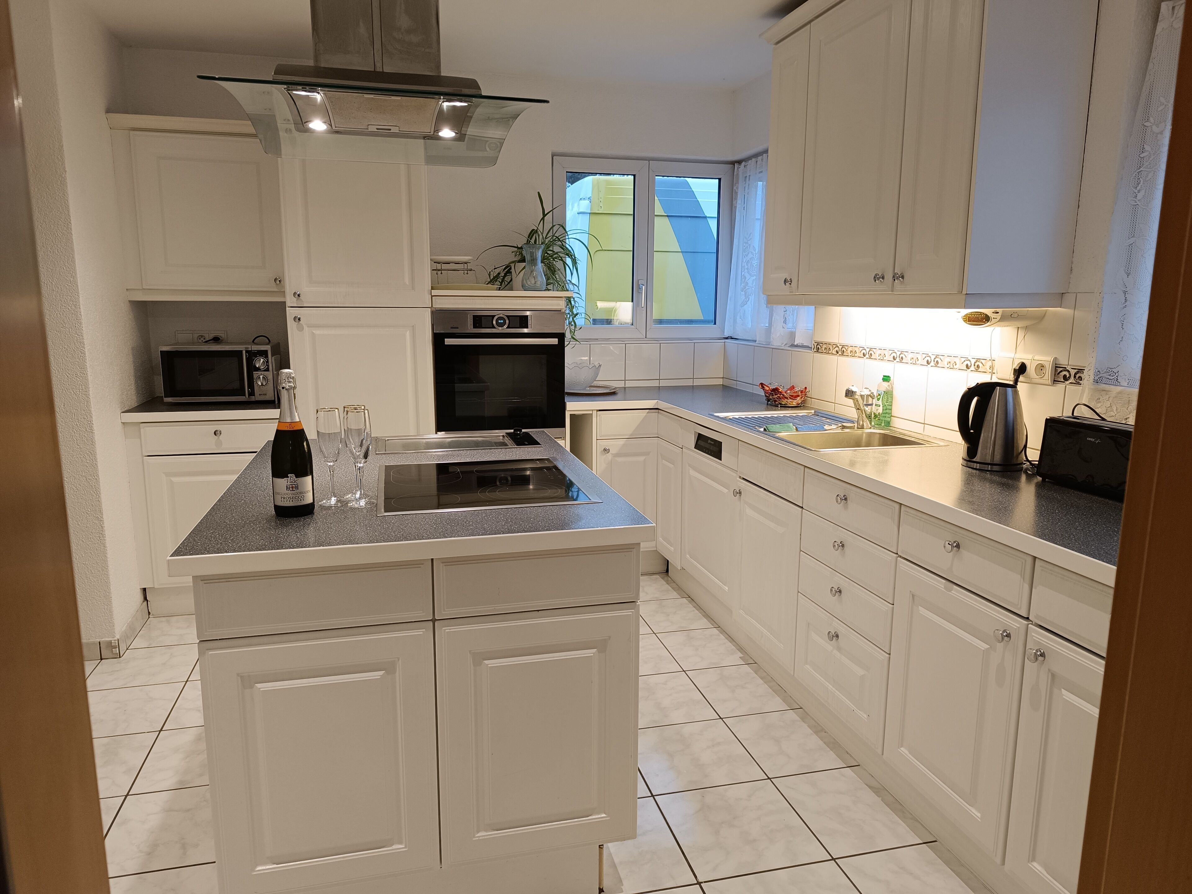 Frigorifero, microonde, forno, lavastoviglie