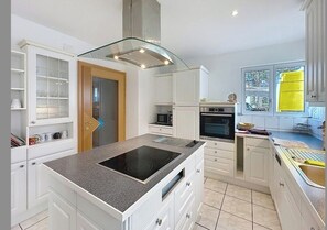 Réfrigérateur, micro-ondes, four, lave-vaisselle