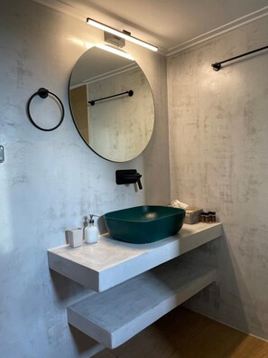 Apartment | Bathroom | Slippers, toilet paper