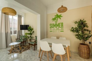 2 bedrooms, desk - Maisonette With Palms (West Mani)