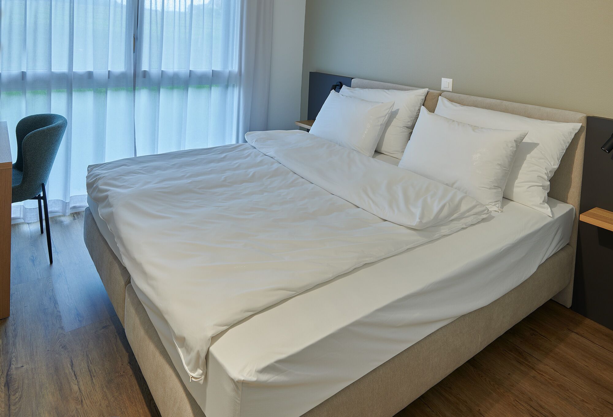 Desk, free WiFi, bed sheets