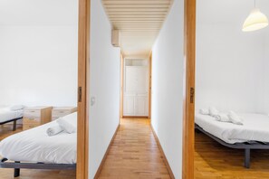 4 habitaciones, escritorio, tabla de planchar con plancha y wifi gratis 