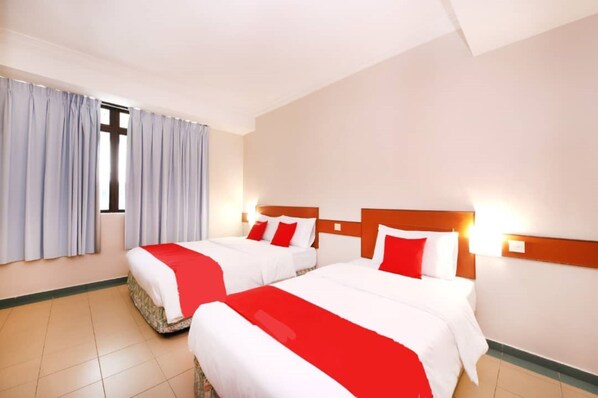 Triple Room | Free WiFi - Hotel Famous Inn (Malacca City)