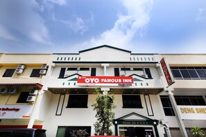 Front of property - Hotel Famous Inn (Malacca City)