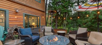 Spend Summer in Whitefish! Stunning Ptarmigan home! Communal Pool! Community Hot Tub!