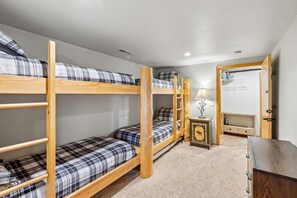 7 bedrooms, iron/ironing board, free WiFi, bed sheets