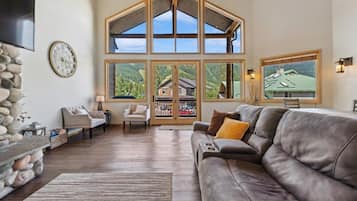 Télévision, cheminée