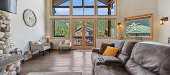 Ski-in/Ski-Out Home on Big Mountain! Private Hot Tub!