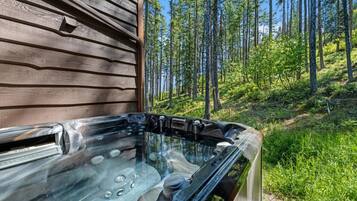 Bain à remous extérieur