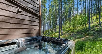 Holiday Stays Available! Gorgeous Ski-in/Ski-Out Home on Big Mountain! Private Hot Tub!