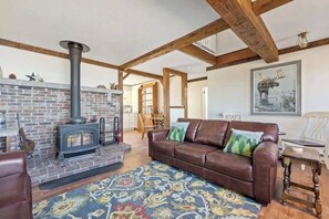 TV - Alamoosook Lakehouse! New! (Orland)