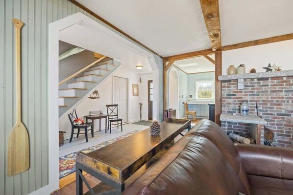 TV - Alamoosook Lakehouse! New! (Orland)