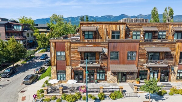 Exterior - Book a Holiday Stay! Penthouse Suite in Downtown Whitefish! Private Hot tub! (Whitefish)