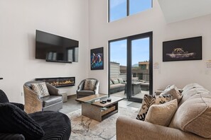 Smart TV, fireplace