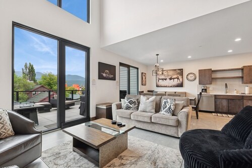 Penthouse Condo in Downtown Whitefish! Close to Whitefish River!