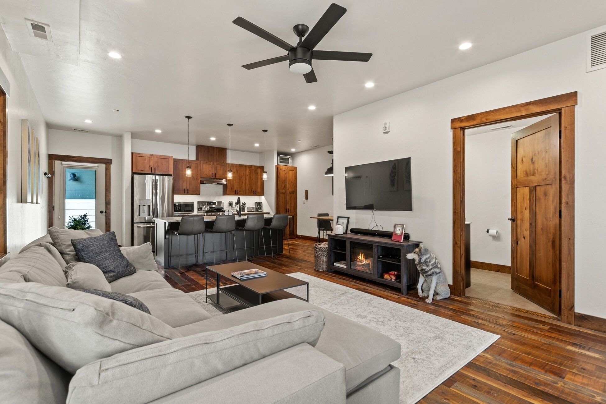 Spend Summer in Whitefish! Luxury Condo in Downtown Whitefish! Close to all the downtown fun!