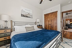 2 Schlafzimmer, Bügeleisen/Bügelbrett, kostenloses WLAN, Bettwäsche