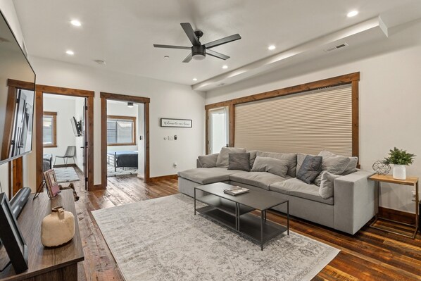 Smart TV, fireplace