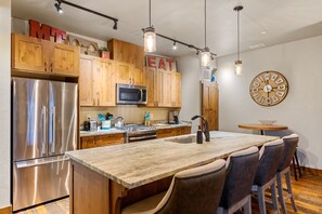 Fridge, microwave, oven, stovetop - Book a Holiday Stay! Downtown Whitefish Condo!! Walking Distance to Shops! (Whitefish)