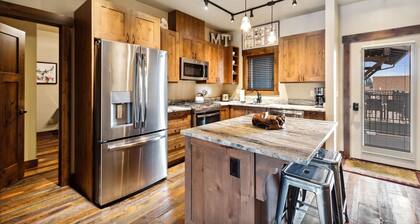 Spend the Holidays Here! Pet-Friendly Penthouse in the Heart of Downtown!