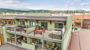 Outdoor dining - Book for Festive! Penthouse with Hot Tub! Mountain Views! Walk to downtown! (Whitefish)