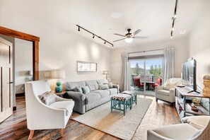 TV, stereo - Book for Festive! Penthouse with Hot Tub! Mountain Views! Walk to downtown! (Whitefish)