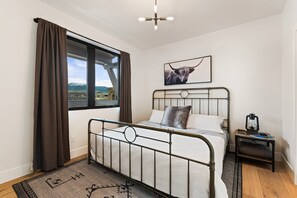 1 bedroom, iron/ironing board, free WiFi, bed sheets - Book for Holidays! Pet-Friendly Condo in Downtown Whitefish! Nearby Shops! (Whitefish)