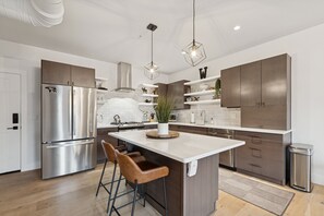 Fridge, microwave, oven, dishwasher - Book for Holidays! Pet-Friendly Condo in Downtown Whitefish! Nearby Shops! (Whitefish)