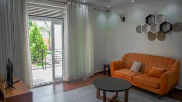 Phòng đôi Deluxe | Khu phòng khách | TV