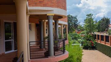 المنشأة من الخارج