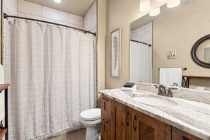 Hair dryer, towels - Book for Festive! Beautiful Studio in the Heart of Downtown Whitefish! (Whitefish)