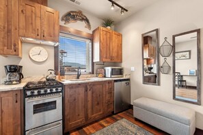 Fridge, microwave, oven, stovetop - Book for Festive! Beautiful Studio in the Heart of Downtown Whitefish! (Whitefish)