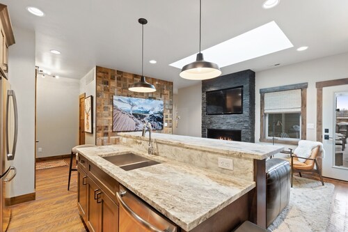 Downtown Penthouse with Elevator and Covered Parking!