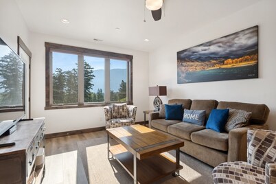 Luxury Condo in Columbia Falls, the Gateway to Glacier!