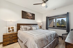 2 slaapkamers, een strijkplank/strijkijzer, gratis wifi, beddengoed