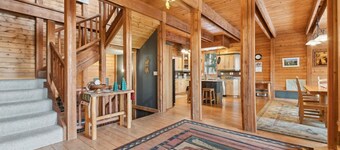 Spend Summer in Whitefish! Community Indoor Pool, Hot Tub, and Sauna! Big Mountain Home!