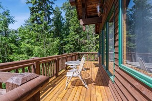 Outdoor dining - Spend Winter Here! Community Indoor Pool, Hot Tub, and Sauna! Big Mountain Home! (Whitefish)