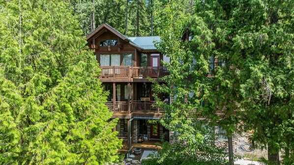 Exterior - Spend Winter Here! Community Indoor Pool, Hot Tub, and Sauna! Big Mountain Home! (Whitefish)
