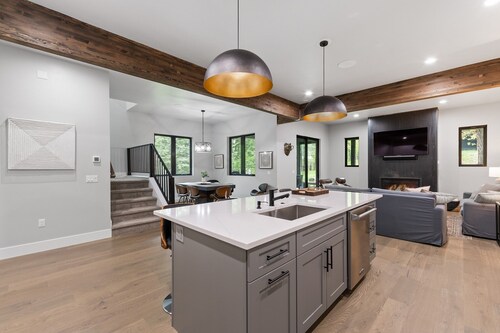 Spend Winter in Whitefish! Luxury Home!! Just blocks from Whitefish City Beach!