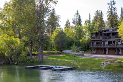 Private Hot Tub | Fireplace | River Views