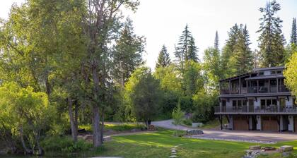 Private Hot Tub | Fireplace | River Views