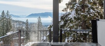 Stunning Chalet off Chair 3! Hot tub! Fitness Center!