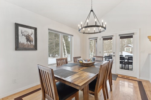 Glacier Retreat Home and Stunning Meadow Lake Golf Views!