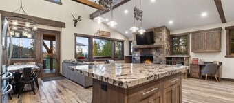 Winter Availability! Ski-in Ski-out! Big Mountain! Private Hot Tub! Fireplace!