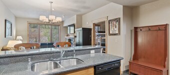 Book Now for Summer! Amazing Ski-in Ski-out Whitefish Mountain Morning Eagle Condo! Sleeps 6!