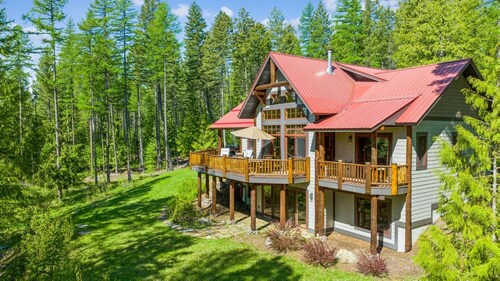 Mountain and Forest Views with Fireplace